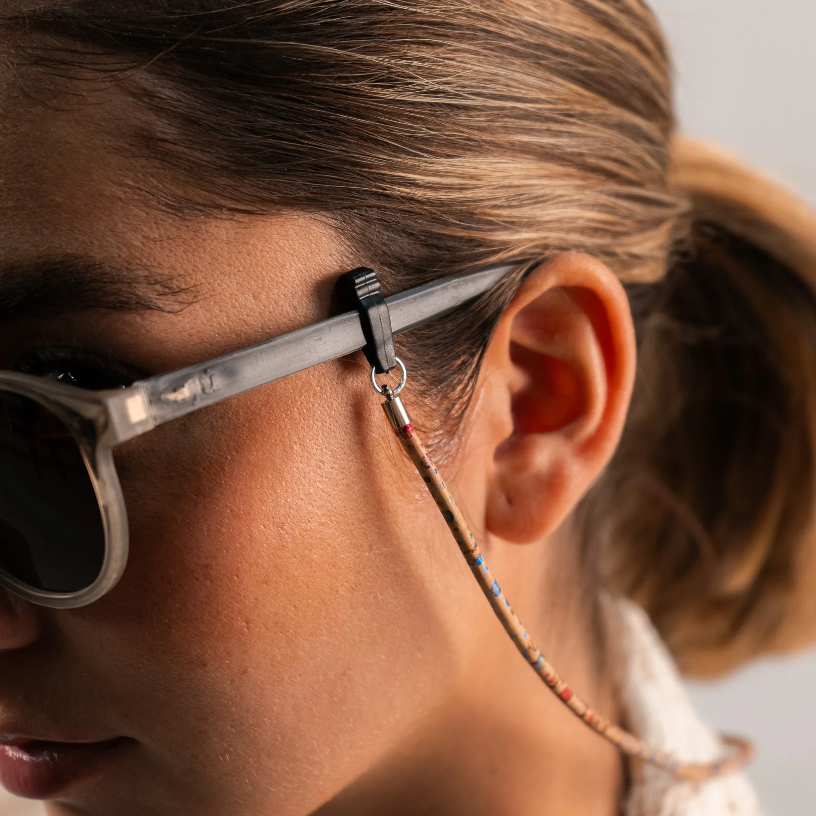 Cuelga Gafas Alcornoque - Image 4