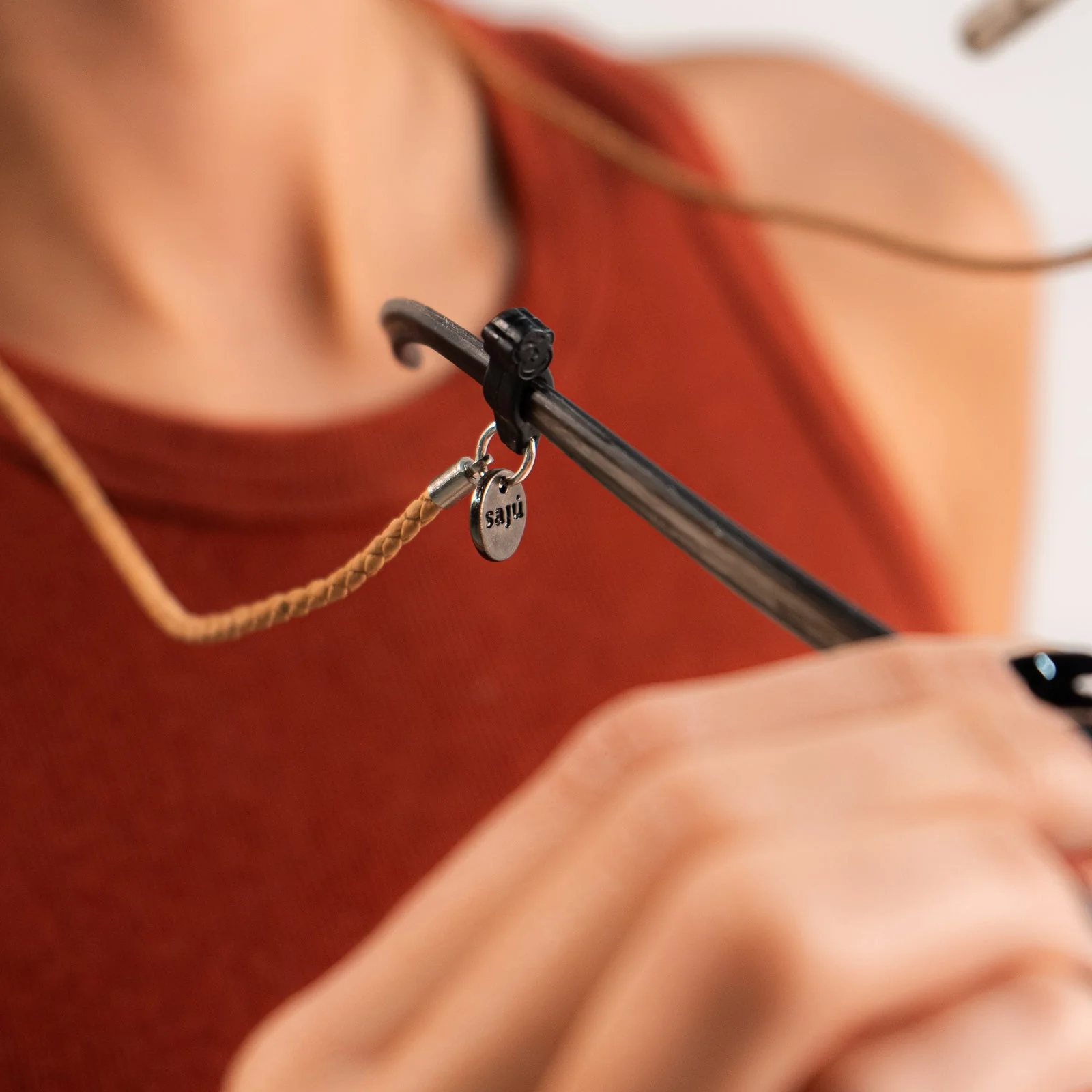 Cuelga Gafas Bellota - Image 4